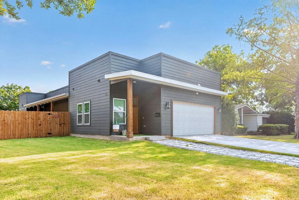 2646 Greenhurst Drive, Farmers Branch