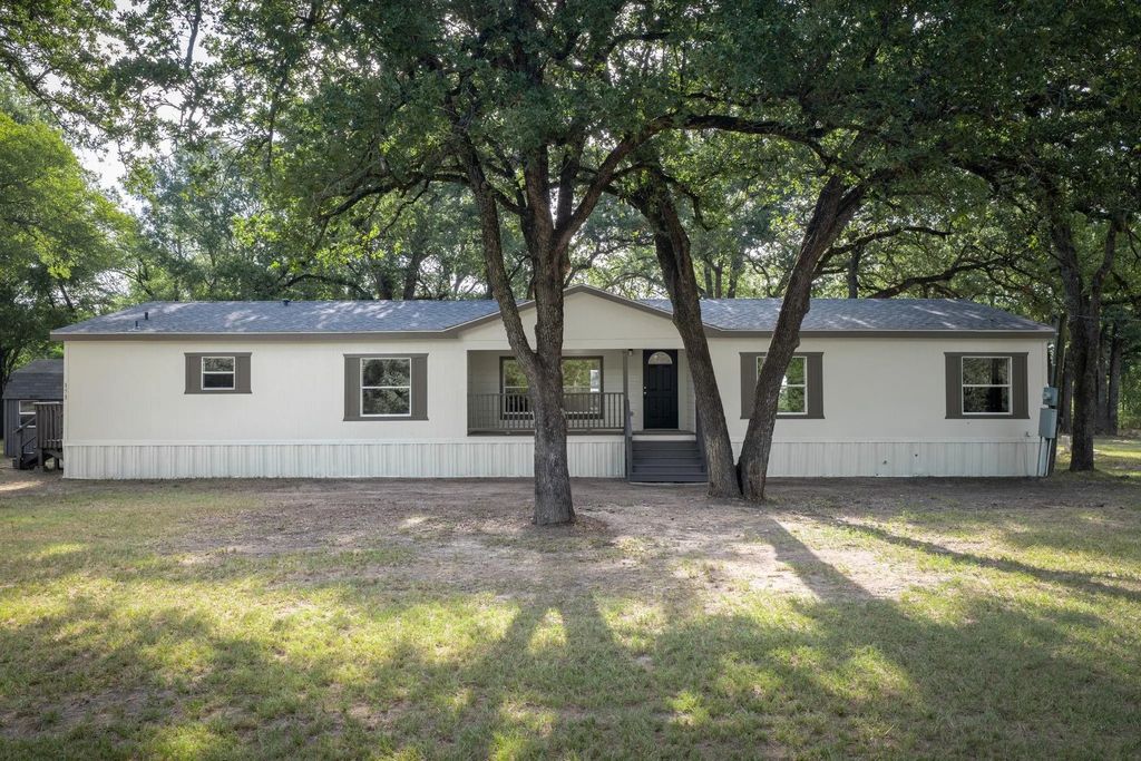 151 Private Road 958, Kirvin
