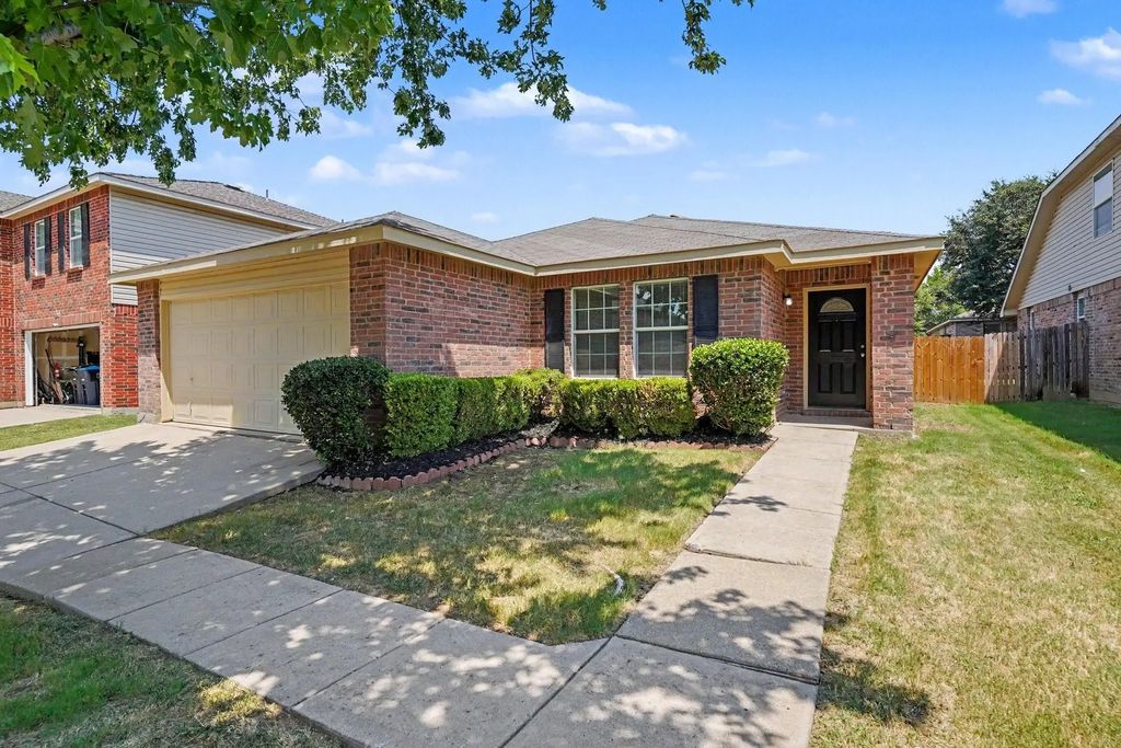 1817 Elk Lake Trail, Fort Worth