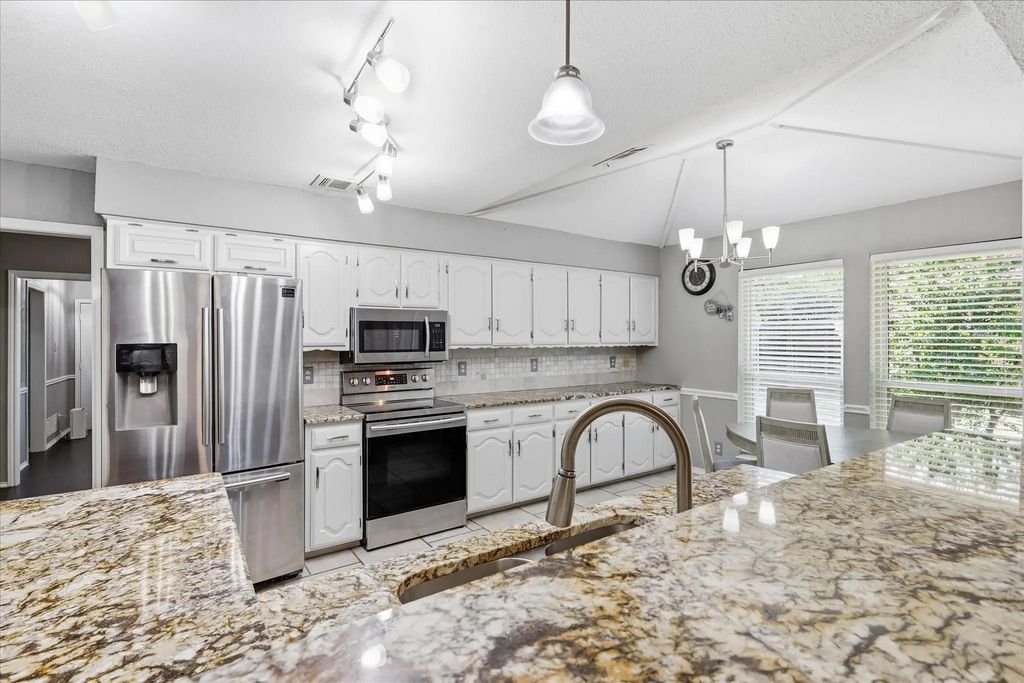 629 Park Lane, Highland Village