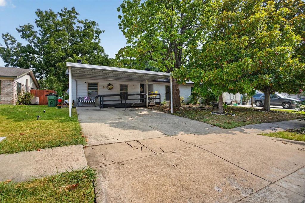 821 Milky Way, Garland