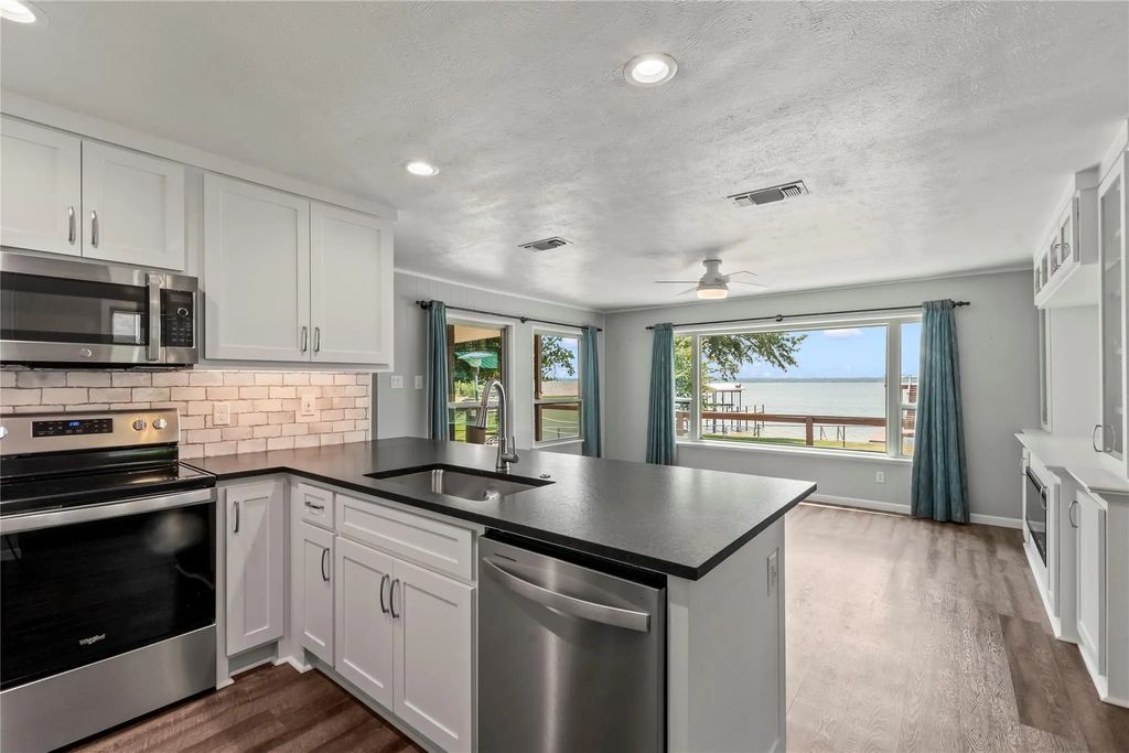 179 Autumn Wood Trail, Gun Barrel City