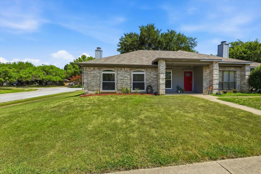 114 Glade Shadow Drive, Euless