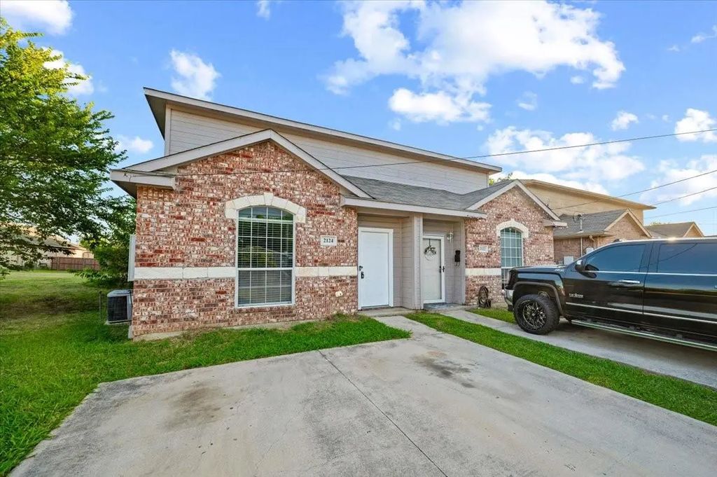 2122 W E Roberts Drive, Grand Prairie