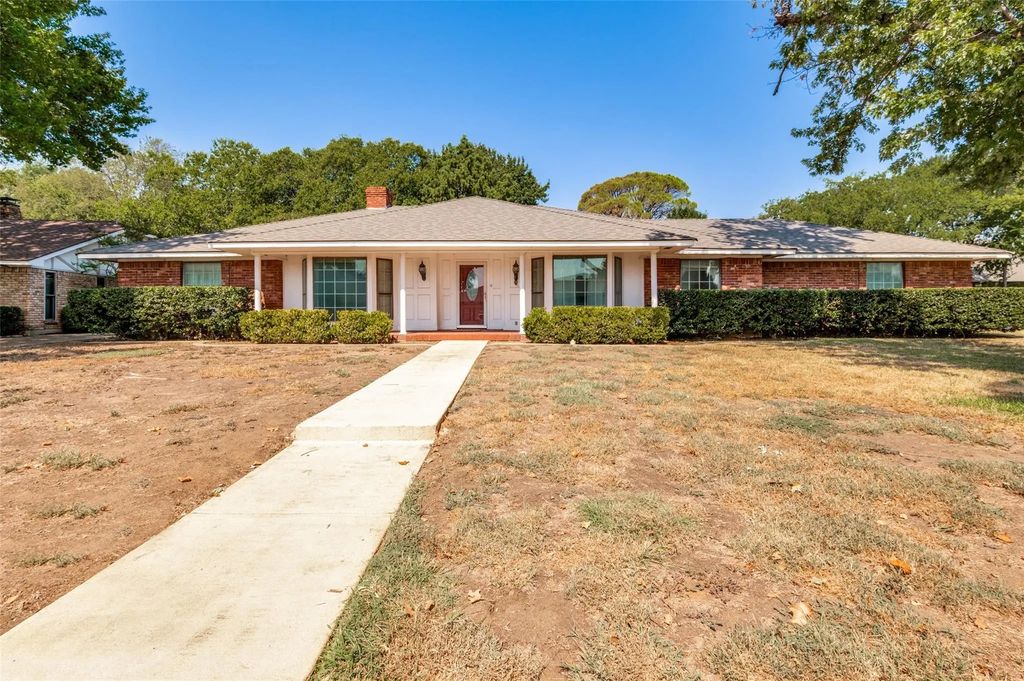 9015 Hunters Glen Trail, Fort Worth