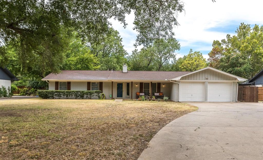 2221 N Mill Street, Lewisville