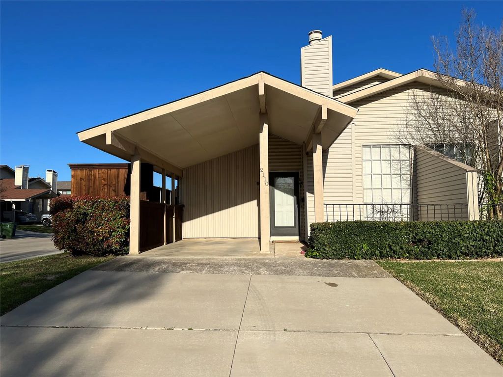 2110 Via Corona, Carrollton