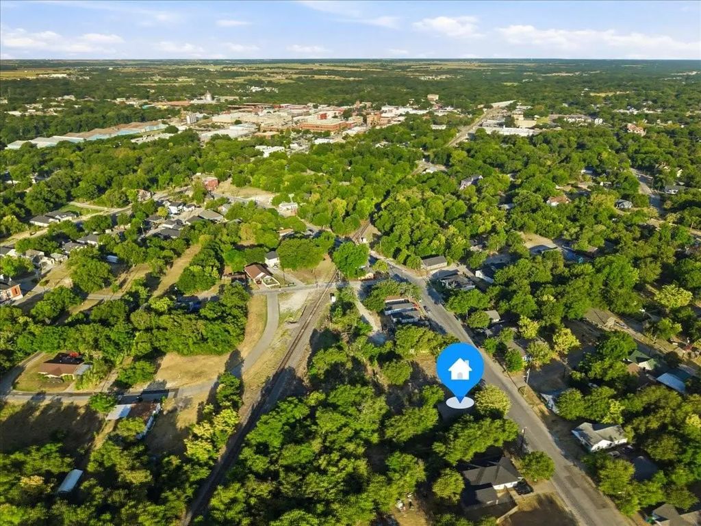 400 & 402 Wyatt Street, Waxahachie