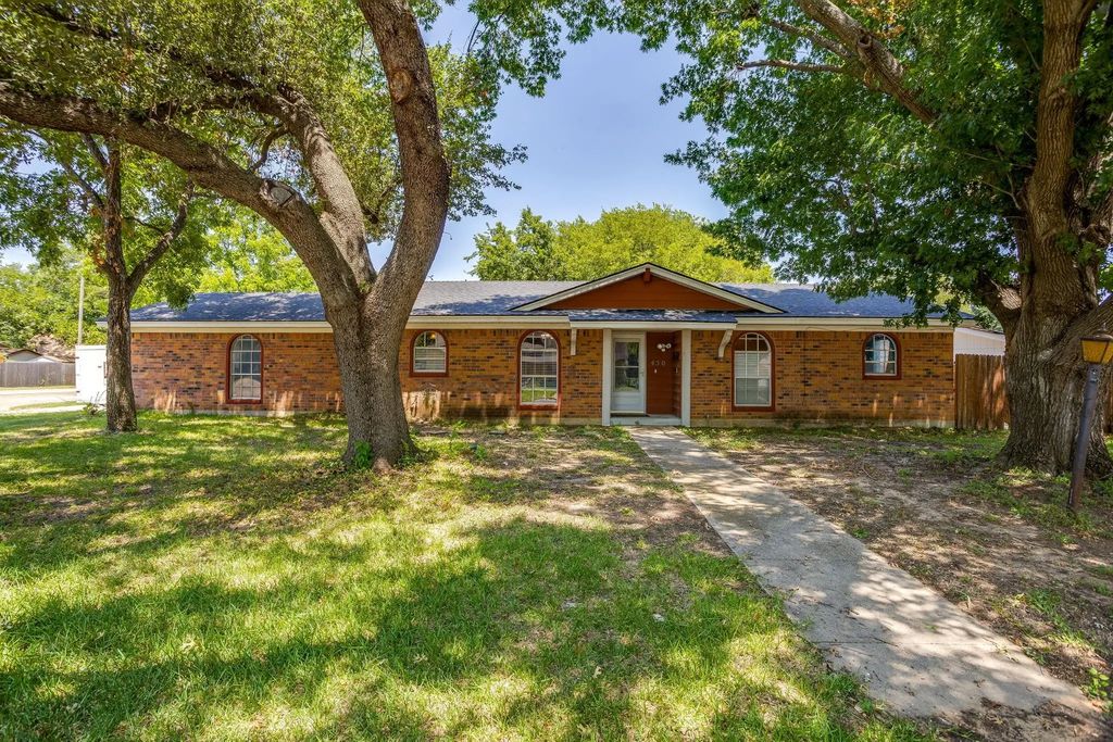 450 Nathan Street, Burleson