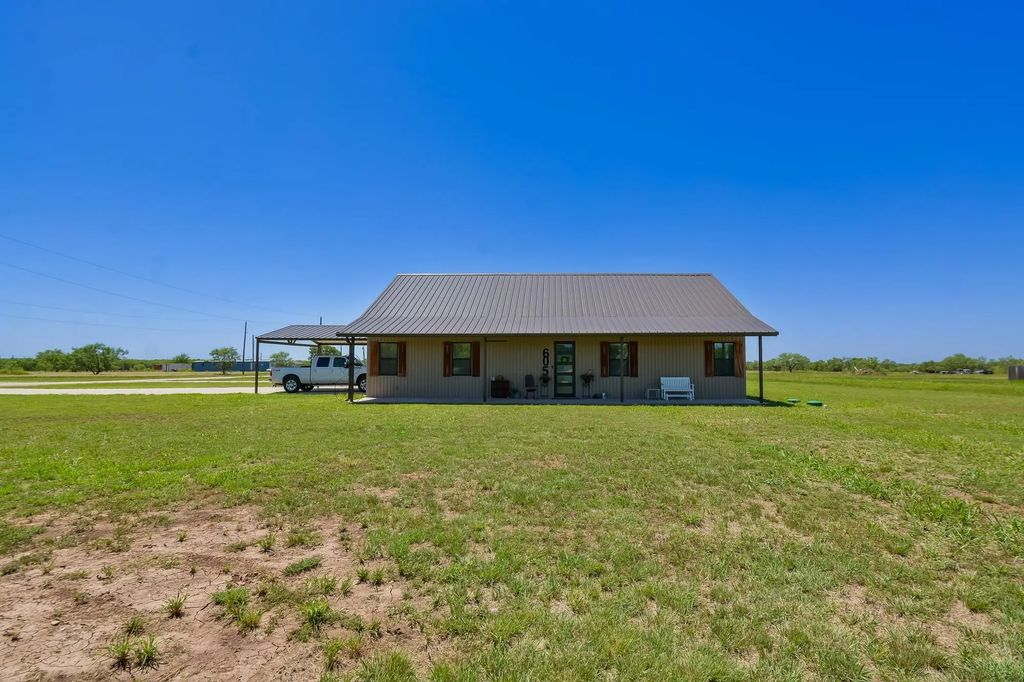 605 Fm 614, Ovalo