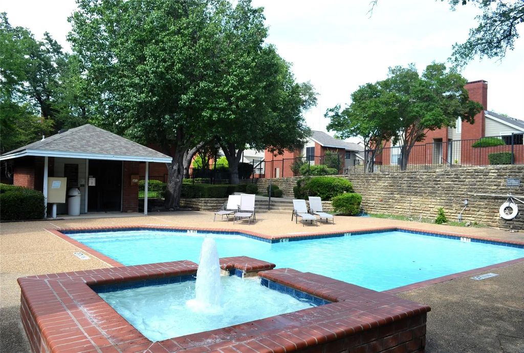 8404 Forest Lane 105, Dallas