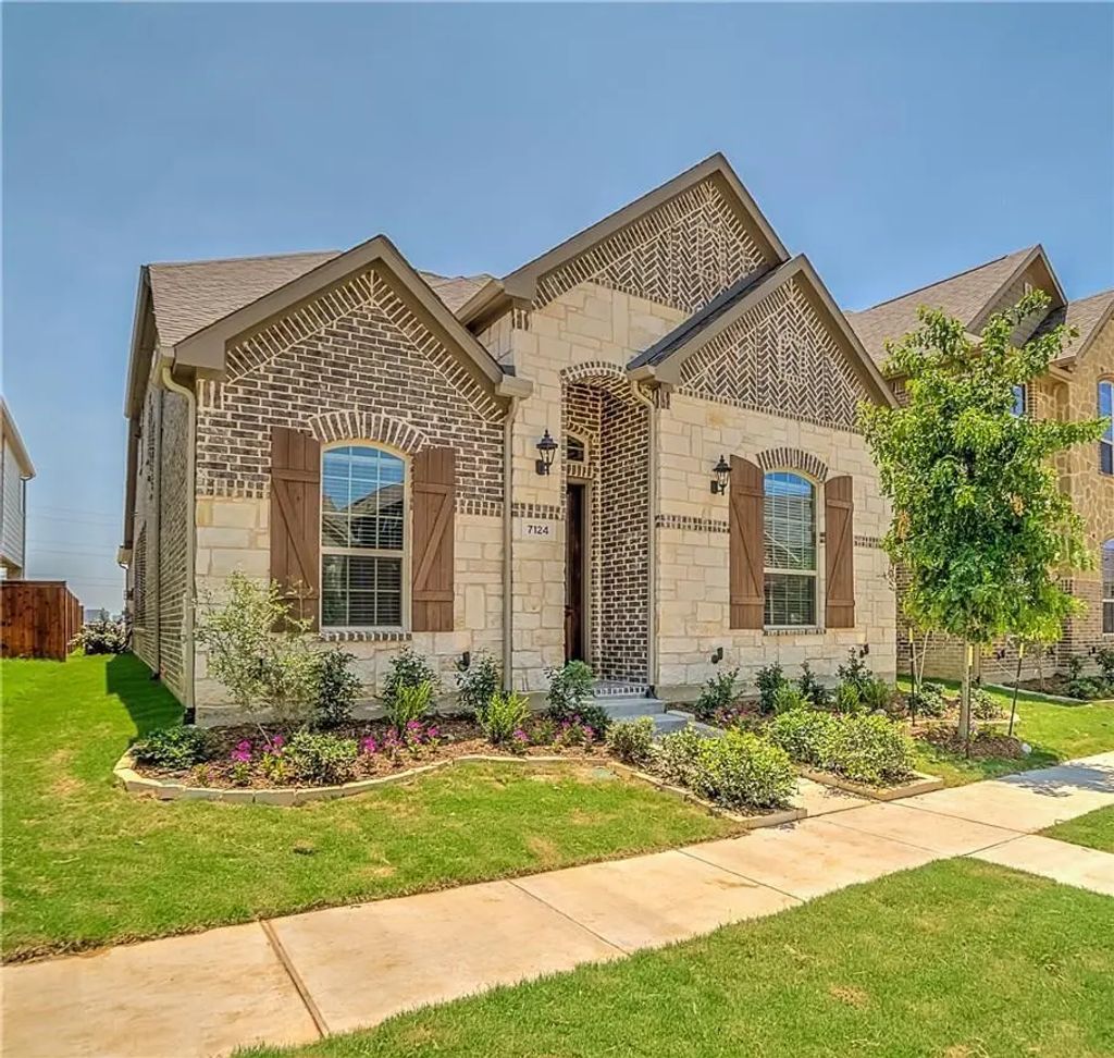 7124 Isle Royal Lane, Irving