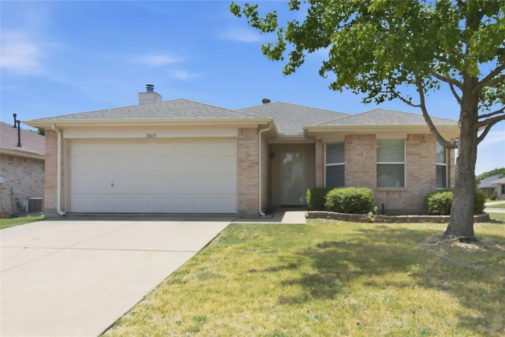 1065 Triple Crown Drive, Fort Worth