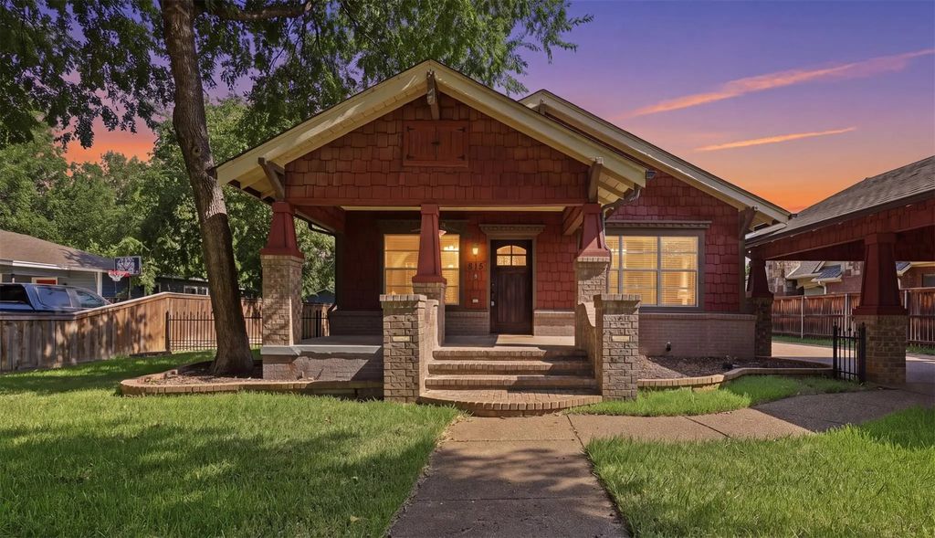 815 Brazos Street, Graham