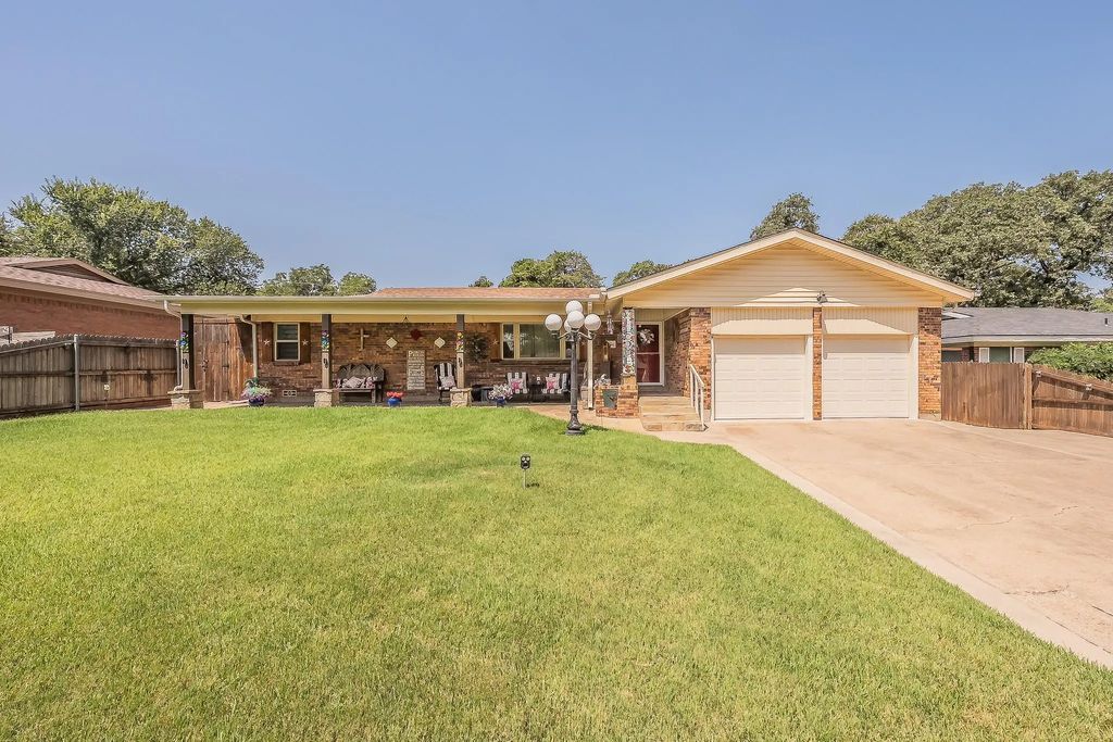 1045 Valentine Street, Hurst