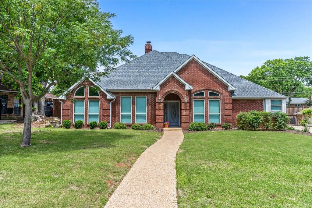 2942 Woodland Hills Drive, Grapevine