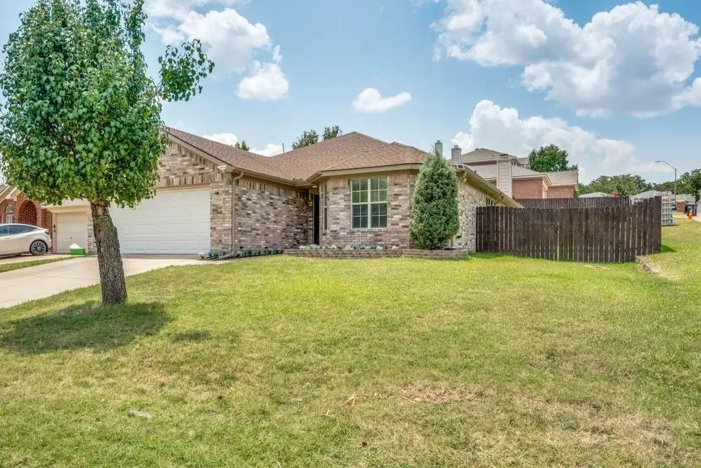 1520 Creekstone Court, Fort Worth
