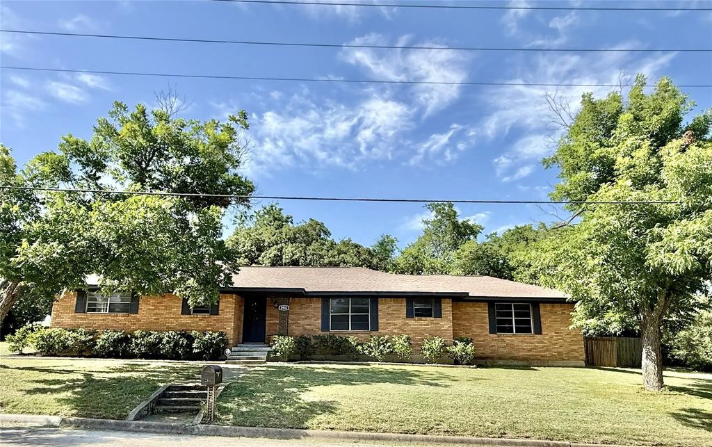 2403 Panhandle Street, Denton
