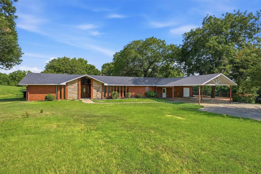 2011 W Houston Street, Sherman