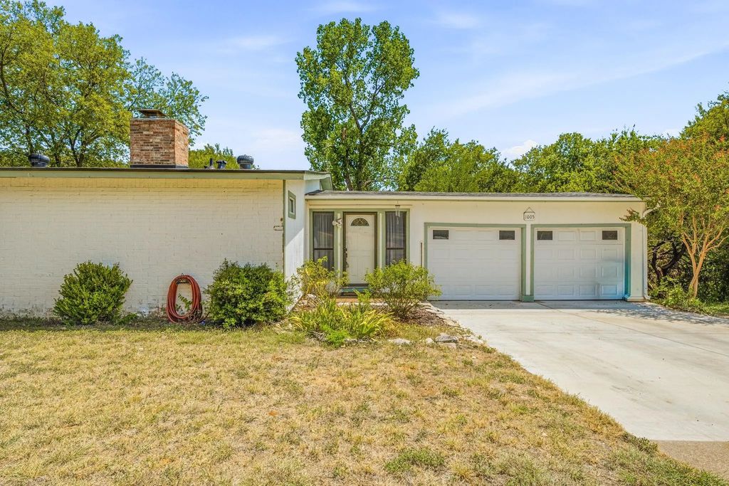 1005 Spanish Trail Drive, Granbury