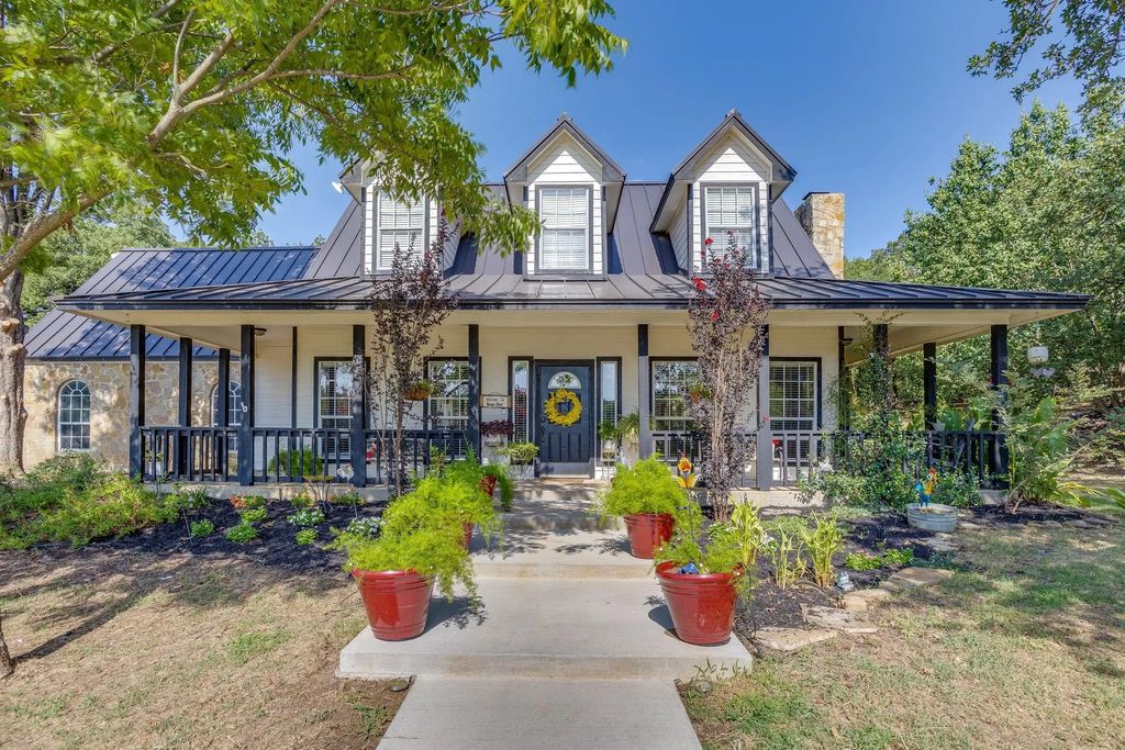 1129 Crazy Horse Trail, Burleson