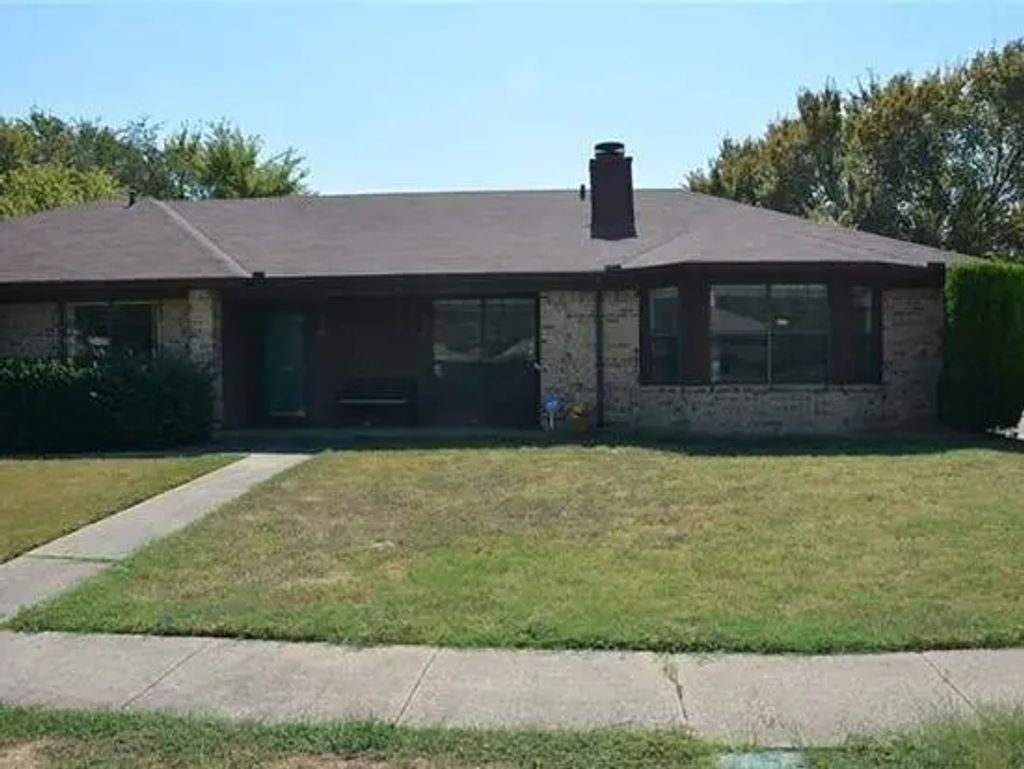 216 E Denton Drive, Euless