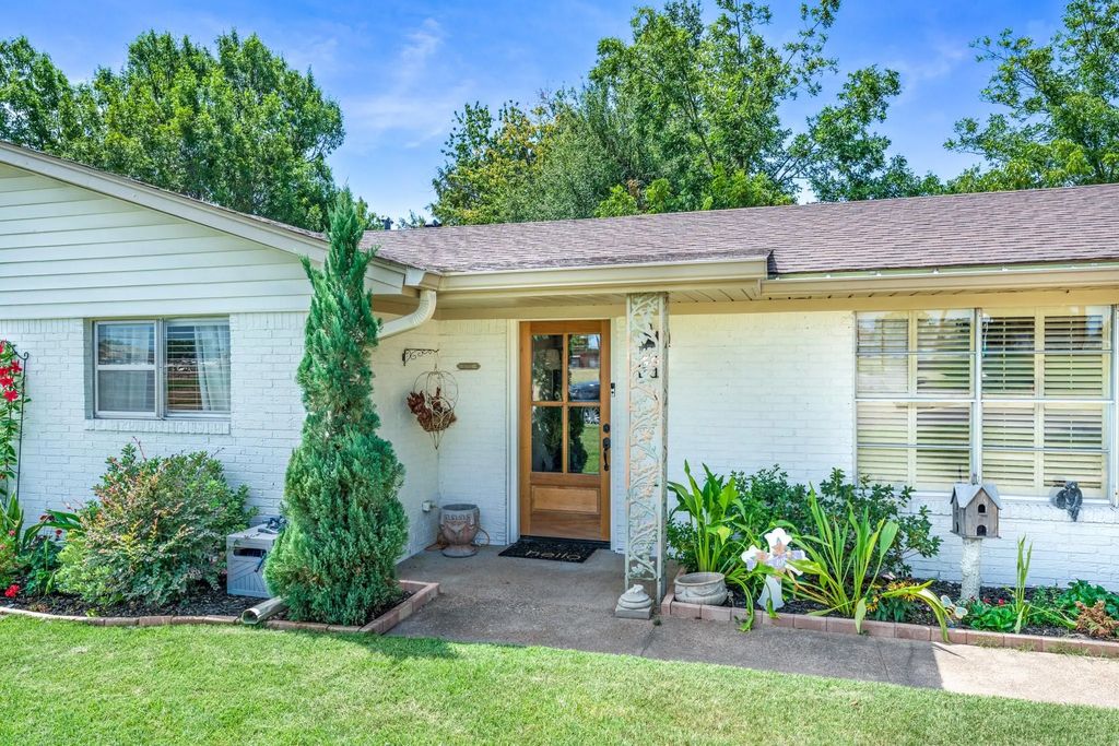 708 Lee Street, Sulphur Springs