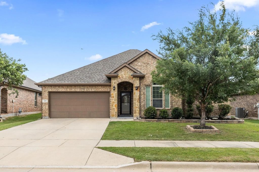 328 Running Water Trail, Fort Worth