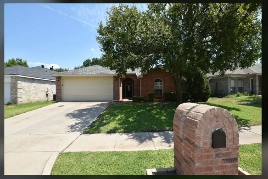 1105 Whistle Stop Drive, Saginaw