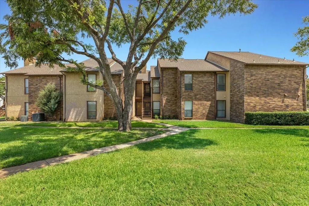 1908 Cloisters Drive 511, Arlington
