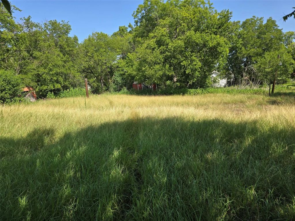 702 Sw 3rd Street, Hubbard