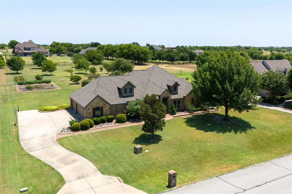 11082 Sarah Lane, Fort Worth