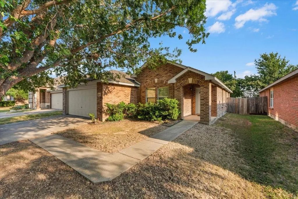4553 Lacebark Lane, Fort Worth