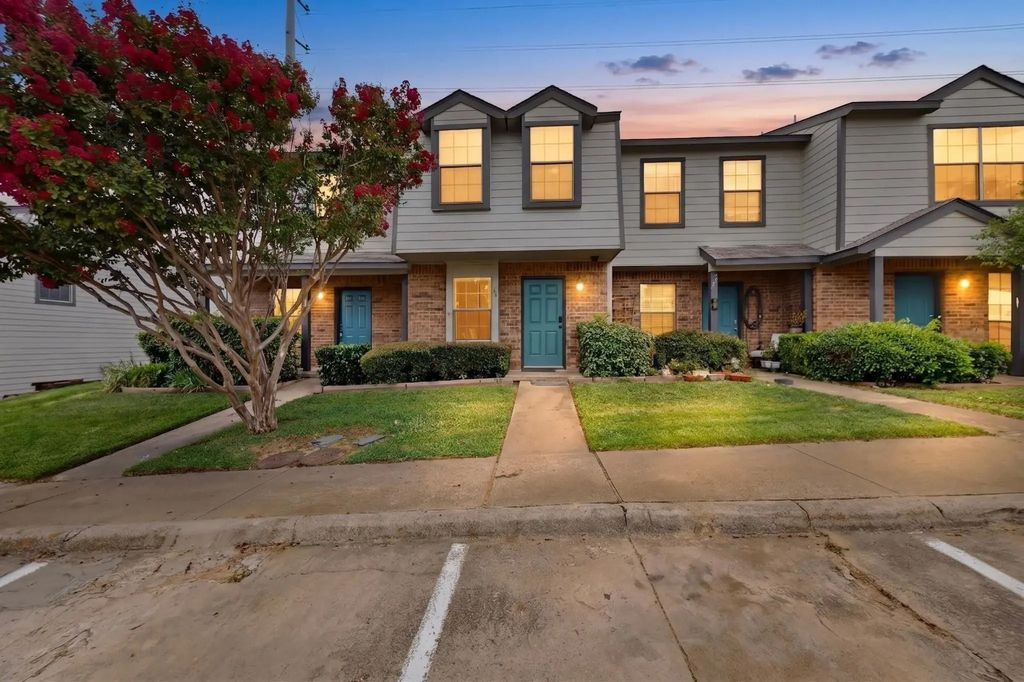 734 W Collins Street, Denton
