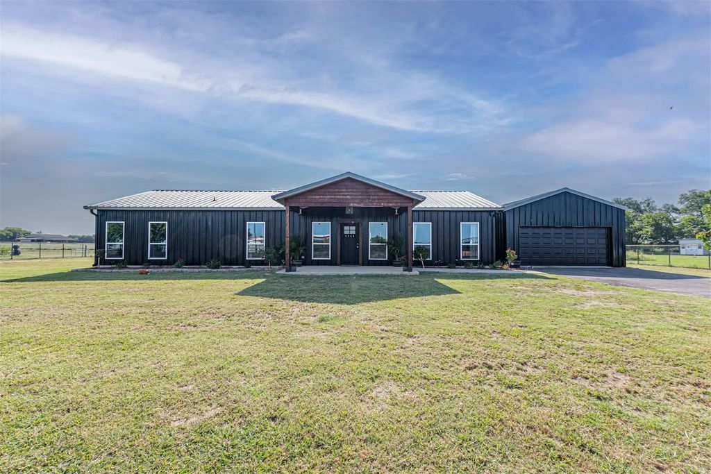 4340 Fm 1563, Wolfe City