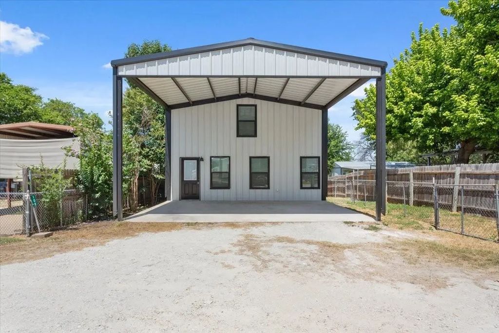 108 Private Road 127, Whitney