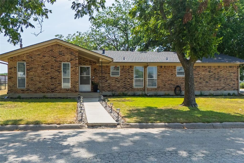 239 S Pine Street, Muenster
