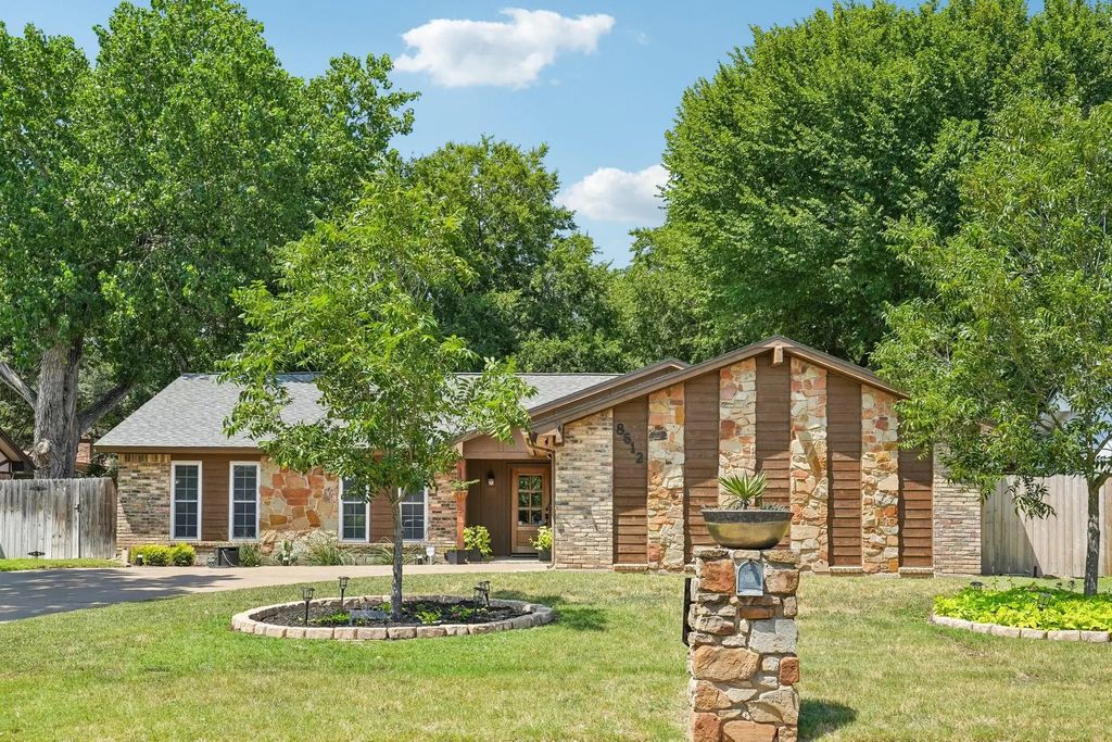 8612 Edgebrook Terrace, Benbrook
