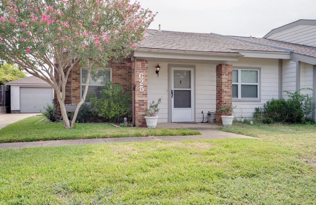625 Prairie Dell Street, Lewisville