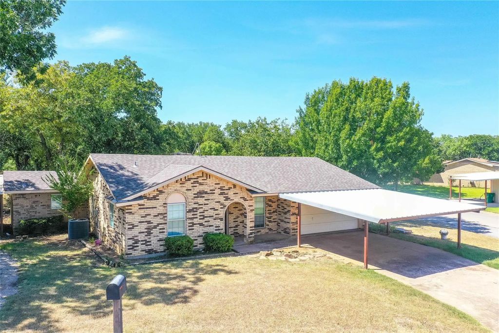 1715 Timberlane Street, Jacksboro