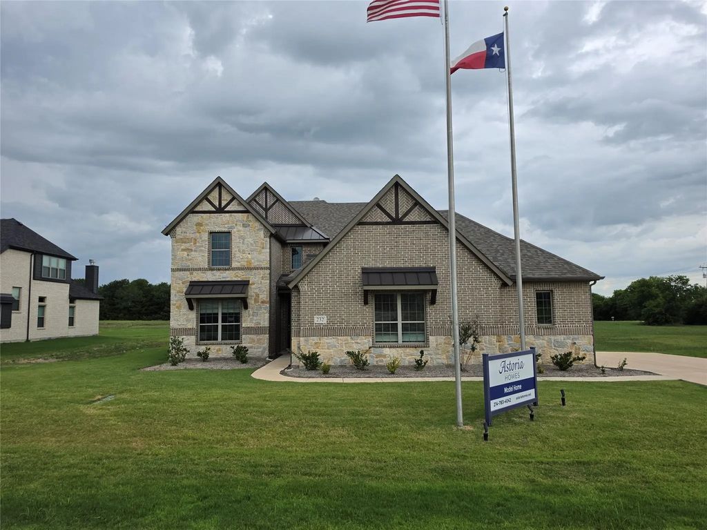 232 Redwood Circle, Trenton