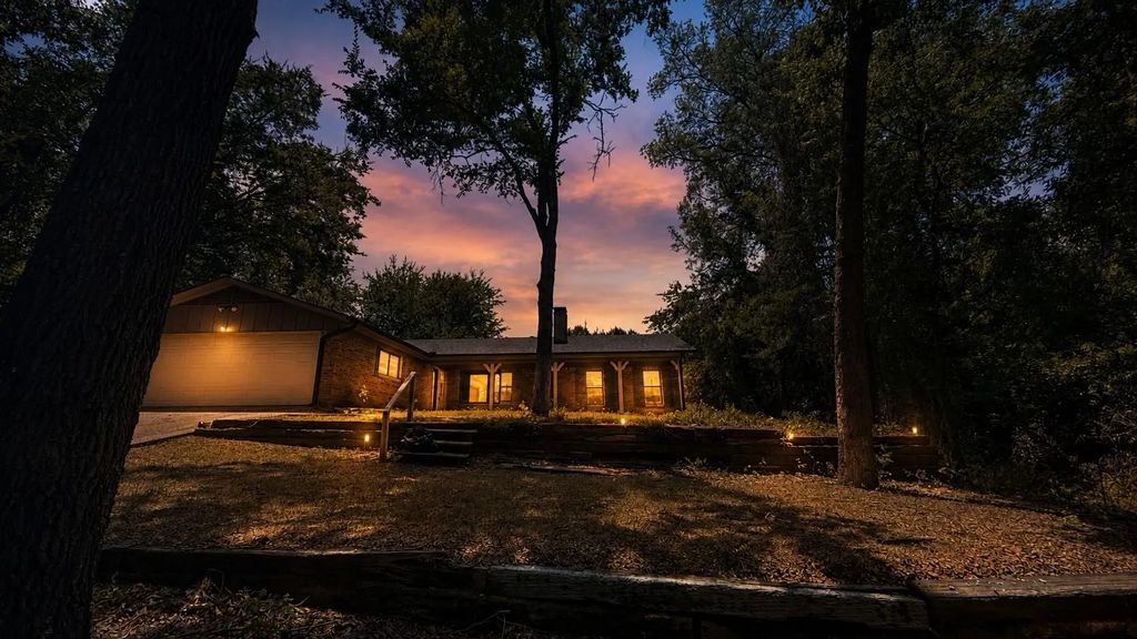 106 E Fairway Drive, Hideaway