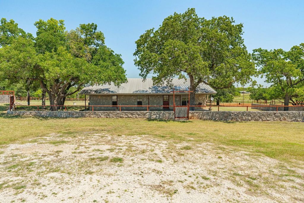 100 County Road 519, Stephenville