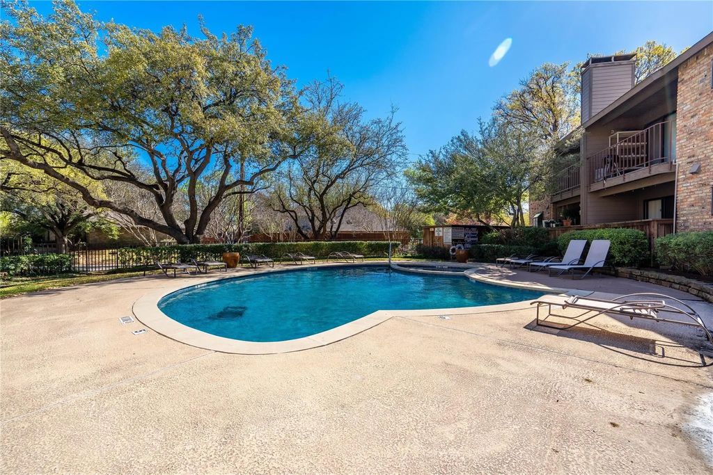 15221 Berry Trail 305, Dallas