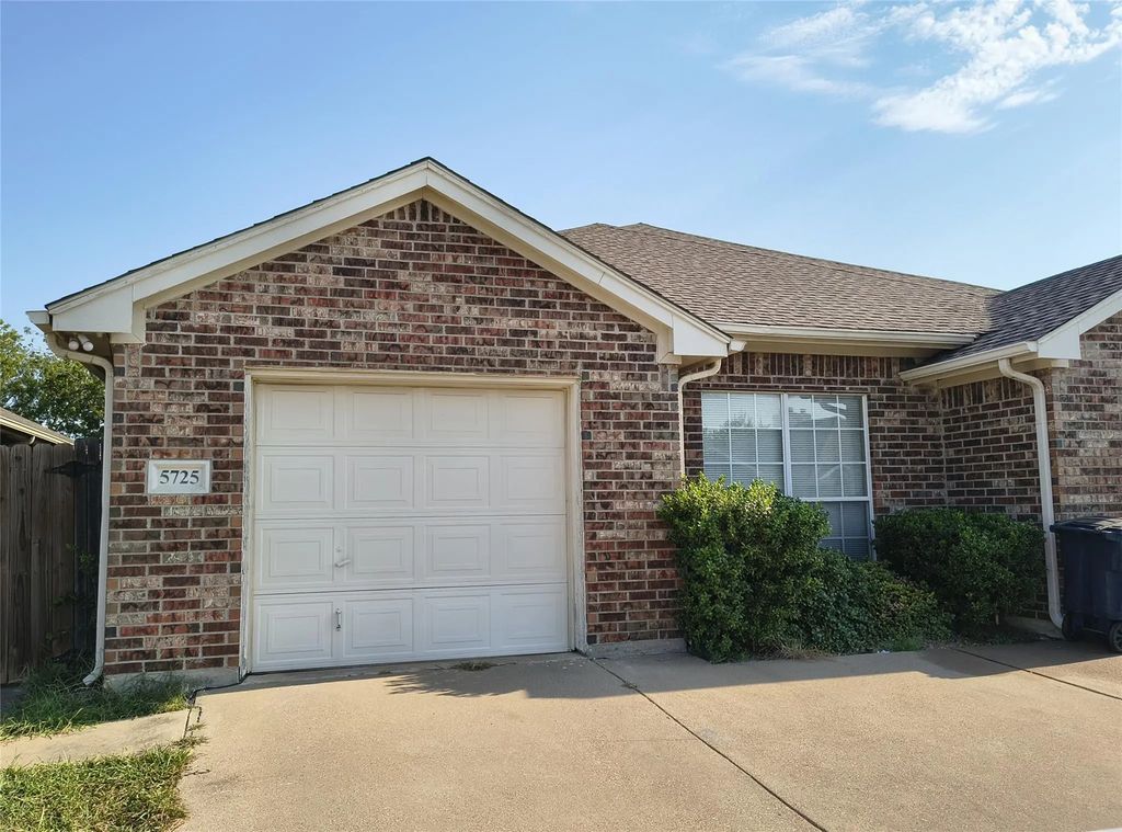 5725 Swords Drive, Fort Worth