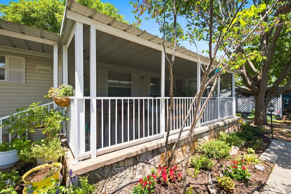 206 Brazos Harbor Drive, Granbury