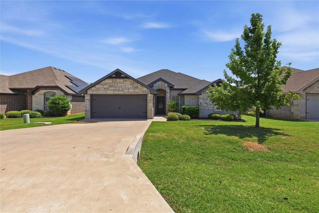 451 Silverton Drive, Granbury