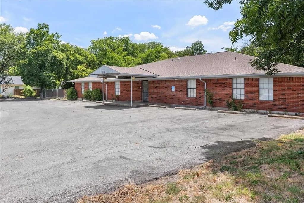 1125 Roberts Cut Off Road, River Oaks