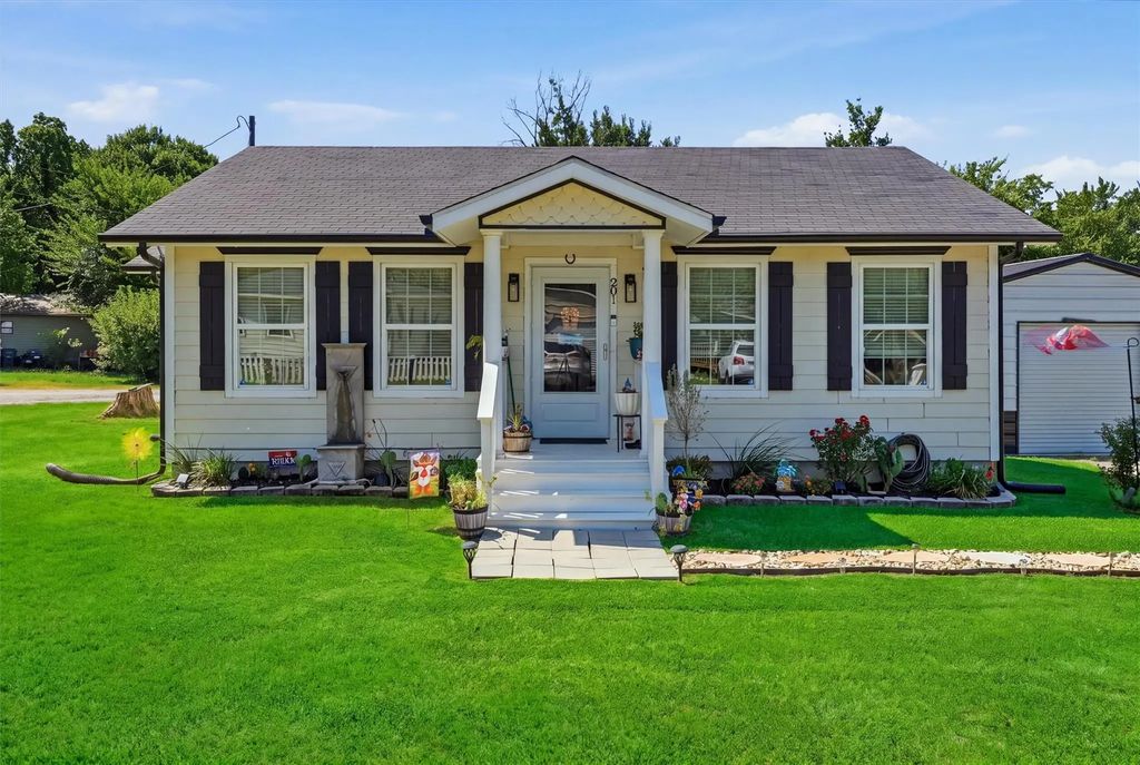 201 Spring Valley Circle, Azle