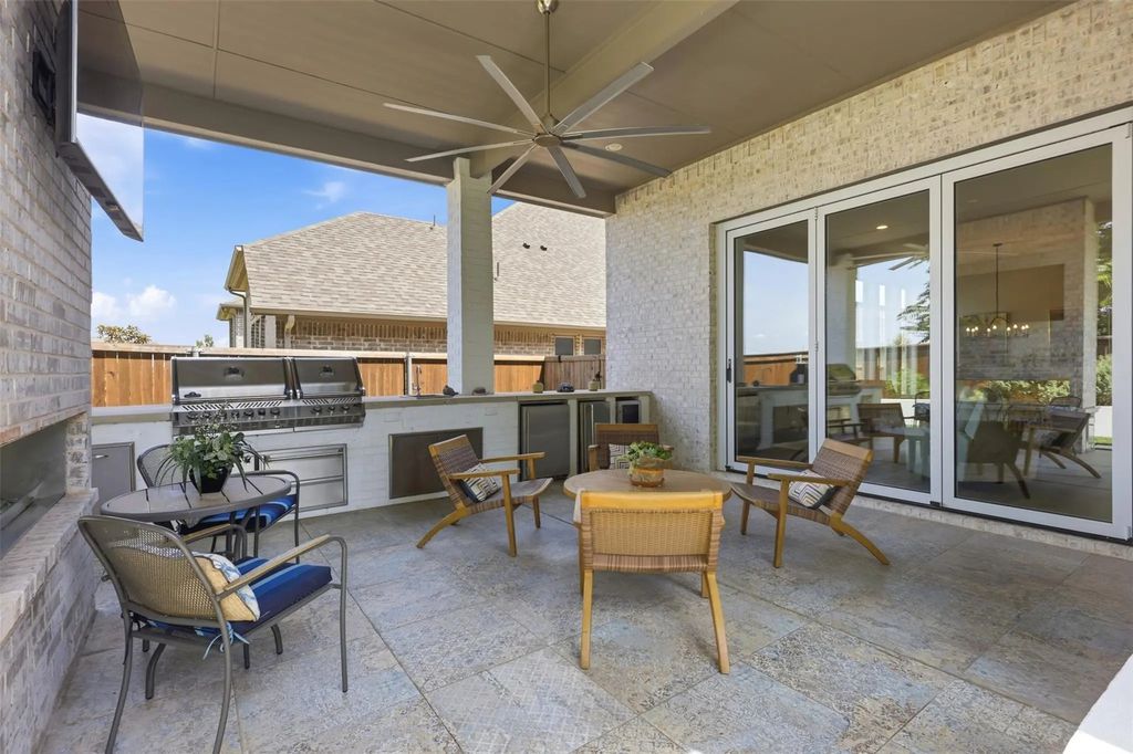 2505 Oxford Street, Melissa